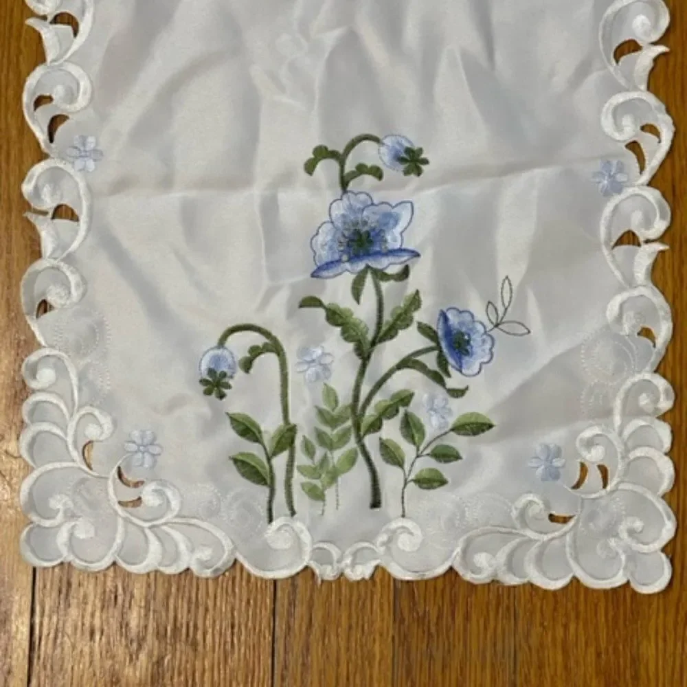 vtg table runner rectangle blue floral bouquet lace trim cotton boho shabby 34
